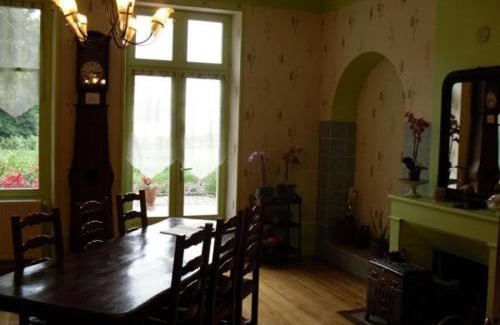 Montigny-les-Vaucouleurs Lit Et Petit-Déjeuner | Détente à Montigny : 4 Chambres, Terrasse, Jardin - FR-1-585-154