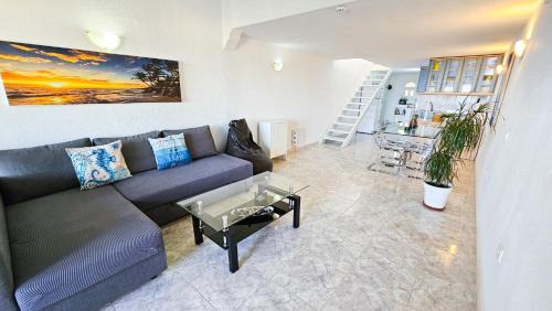 Urbanizacion Puerto de Estepona Appartement | Dúplex con vistas al mar,cerca de playa y puerto