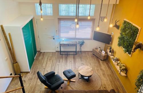 Poblats Maritims Appartement | Dúplex tipo loft de estilo selvático y safari, con encanto y a pasos del mar