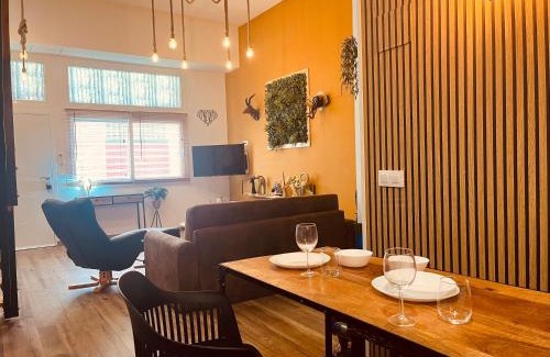 Poblats Maritims Appartement | Dúplex tipo loft de estilo selvático y safari, con encanto y a pasos del mar