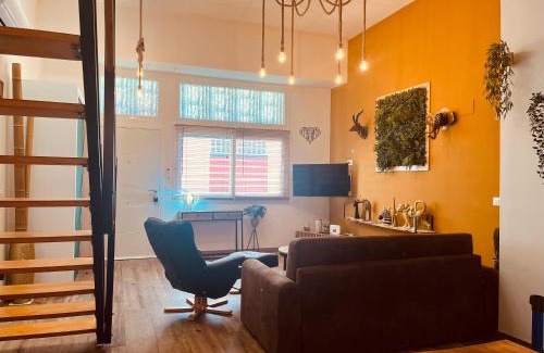 Poblats Maritims Appartement | Dúplex tipo loft de estilo selvático y safari, con encanto y a pasos del mar