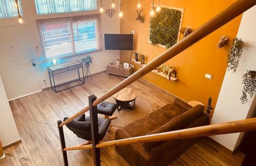 Poblats Maritims Appartement | Dúplex tipo loft de estilo selvático y safari, con encanto y a pasos del mar