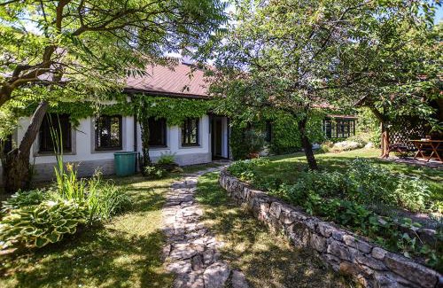 Pisek Appartement | Dům v zahradě