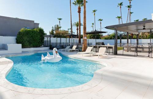 Thunderbird Desert Estates Maison | D&G Retreat-Resort Style Backyard-North Scottsdale