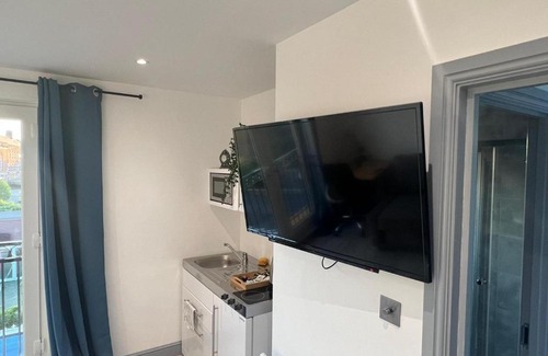 Roding Appartement | D Lovely Multi Use 1 Bed Loft Apartment with Parking