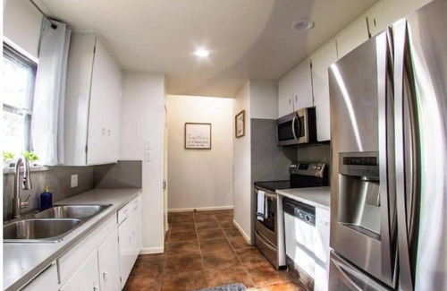 Ingram Hills Maison | D' Retreat! Spacious, Dog friendly, Pool, Sleeps14