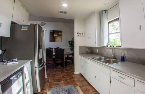 Ingram Hills Maison | D' Retreat! Spacious, Dog friendly, Pool, Sleeps14