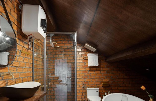 Downtown Ho Chi Minh City Maison | D1 BEN THANH Market 4BR: Skylight Garden & Bathtub