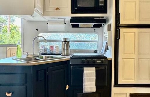 Dripping Springs Maison | D6 Moonlight RV: Hike/Swim/Yoga