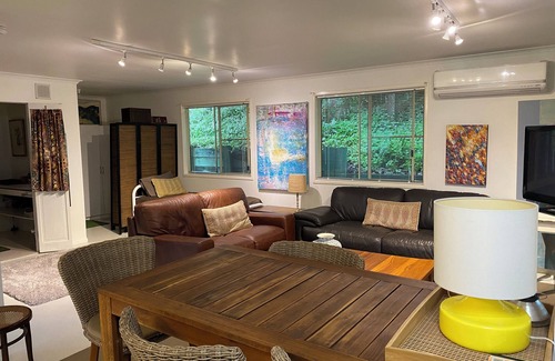 Maleny Cabine | Dads Art Studio