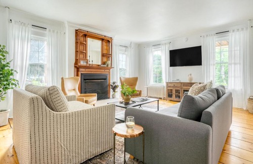 Greenville Maison | Daffodil by AvantStay Countryside Retreat in Historic Home w Large Backyard
