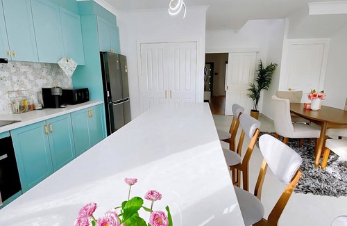 Yarraville Maison | Convenient l Backyard BBQ l Playground l Park View