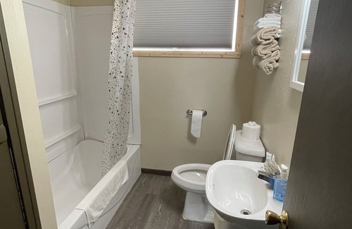 Faulkton Cabine | Dakota Landing Cabins & Motel: #14-Cozy, newly remodeled cabin
