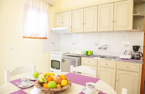 Almiros Beach Appartement | Dalia Apartment: Appartement typique pour quatre personnes, avec de beaux jardins et à quelques pas de la plage