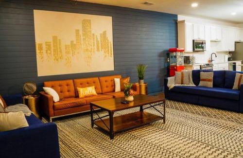 South Dallas - Fair Park Maison | Dallas 4BR Large yard w HOT TUB , Fire pit and basketball Hoop