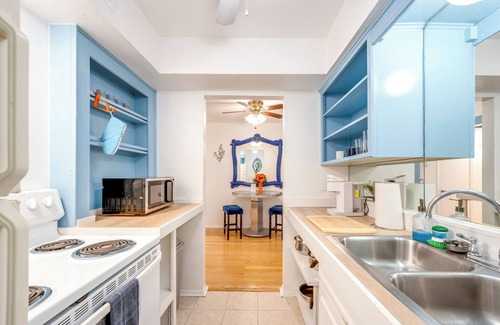 Knox - Henderson Copropriété | Dallas Vacation Rental Condo w/ Community Pool!