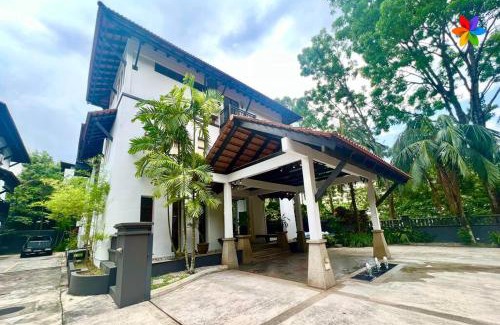 Kuala Lumpur Villa | Damansara Villa with Pool - Electronic Dart, BBQ, Karaoke
