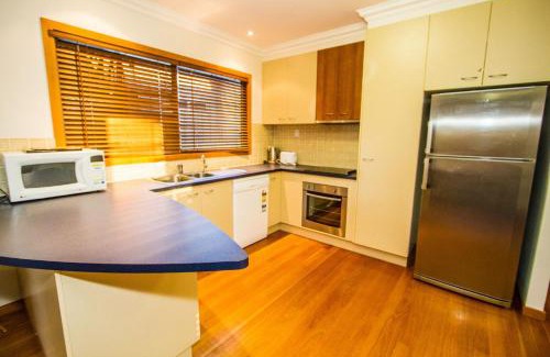 Agnes Water Maison | Damia Villa 2 Agnes Water - pool, walk to beach, air conditioned