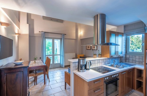Longos Appartement | DANAE large split-level apartment (78m² for 2-8 people)