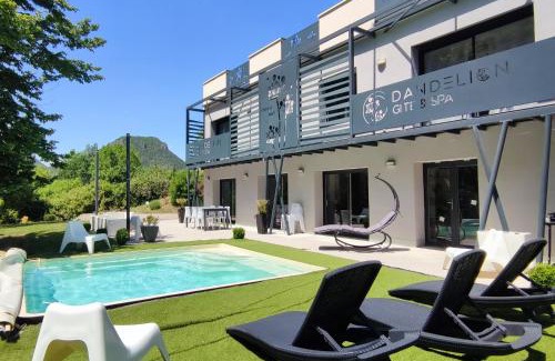 Mostuejouls Maison | DANDELION GITE SPA Gorges du Tarn piscine jacuzzi rivière vue exceptionnelle villa nature design