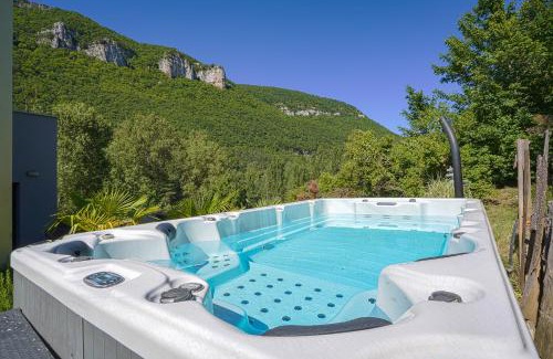 Mostuejouls Maison | DANDELION GITE SPA Gorges du Tarn piscine jacuzzi rivière vue exceptionnelle villa nature design