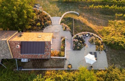 Kisapati Maison | Dandelion Szőlőliget Vendégház