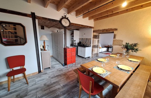 Bourbon-l'Archambault Maison | Dans le parc d' une villa Belle Epoque appartement atypique avec sa serre!