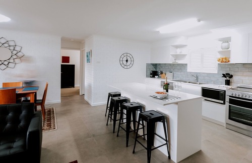 Port Stephens Council Appartement | Dante's Haven - Hop, Skip and a Jump to beach. Mid Week Stay Special now on.