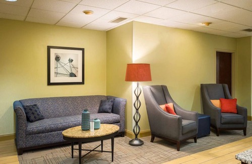 Danville Hôtel | Danville Charm: Spacious Rooms with Easy Access to Route 80! Parking