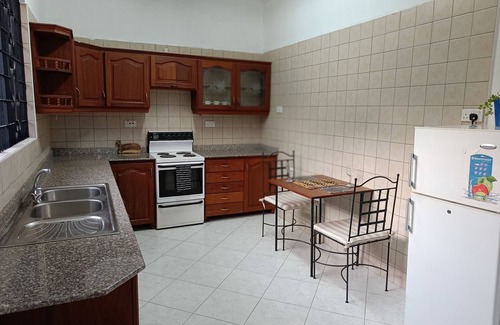 Mbezi Beach Maison | Dar Es Salaam Modern House near Beach with WiFi and bath tub