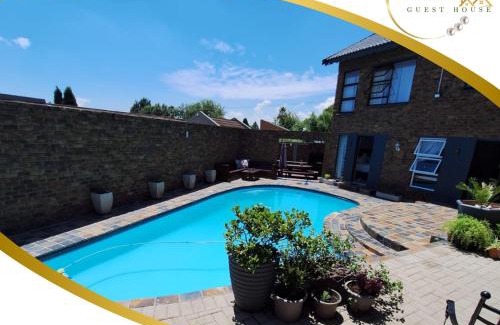 Trichardt Hôtel | Dara on Schabort street