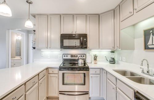 Darien Appartement | Darien Condo with Boat Dock Access Walk to Downtown