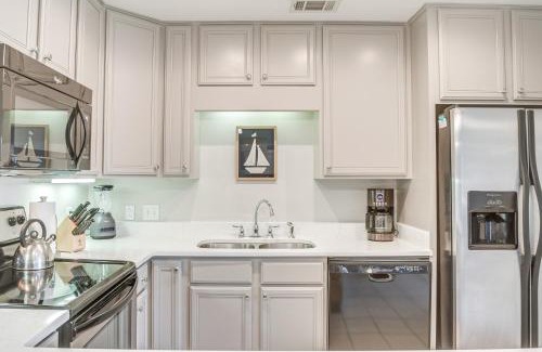 Darien Appartement | Darien Condo with Boat Dock Access Walk to Downtown