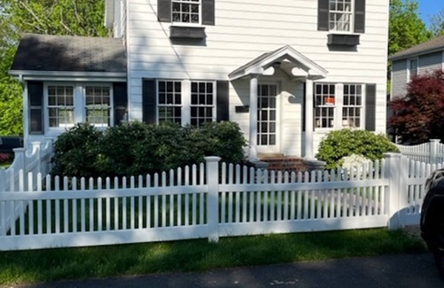 Darien Maison | Darien, Cozy 3 bd home, fireplace, close to train