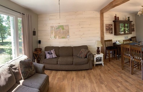 Wilberforce Cottage | Dark Lake Family Getaway
