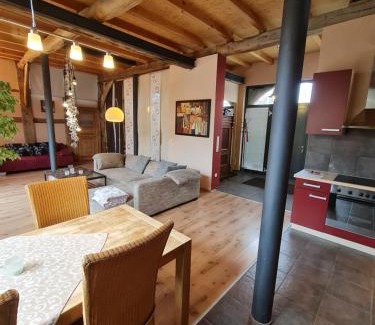 Castell Appartement | Das Castellchen, Historische Scheune und Garten