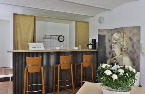 Bad Doberan Appartement | Das Kinozimmer ist Eine Hübsche Kleine und Helle Soutterainwohnung für Kinofans und Naturliebhaber Ideal Geeignet