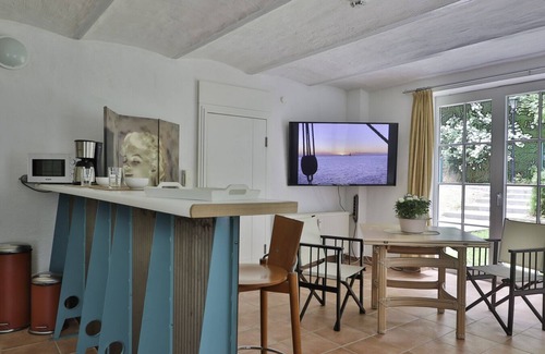Bad Doberan Appartement | Das Kinozimmer ist Eine Hübsche Kleine und Helle Soutterainwohnung für Kinofans und Naturliebhaber Ideal Geeignet