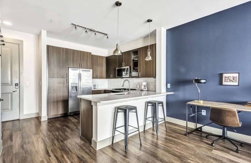 Richardson Appartement | Dashing 1BR Suite | Pool, Parking + Gym E