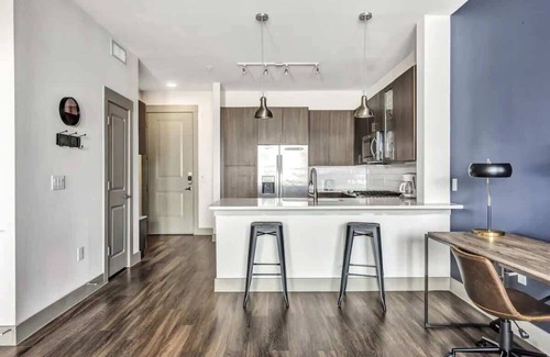 Richardson Appartement | Dashing 1BR Suite | Pool, Parking + Gym E