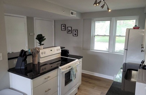 Joslyn Castle Appartement | Davenport Dwellings 2 Bd by UNMC
