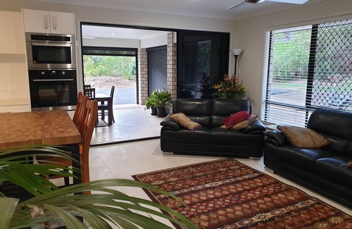 Peachester Maison | 'Daveron Bower' Sunshine Coast Hinterland Escape