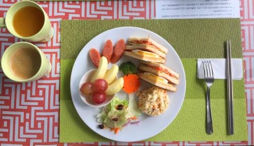 Chenggong Lit Et Petit-Déjeuner | David Samstrong Lite 小馬客棧 果園
