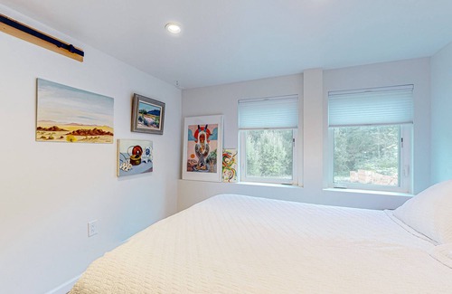 Markham Appartement | Daylight basement with garden views - near Multnomah Village