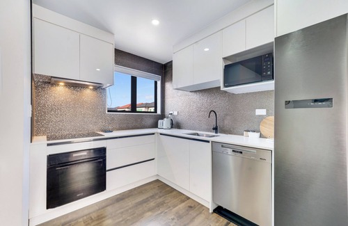 Papatoetoe Maison | Daylight House – Dwell & Delight near Auckland Airport