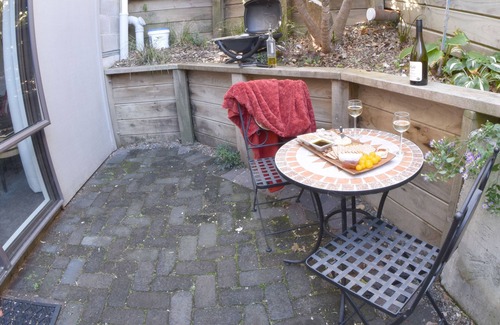 Lower Hutt Appartement | Days Bay Studio - Plage, brousse et intimité