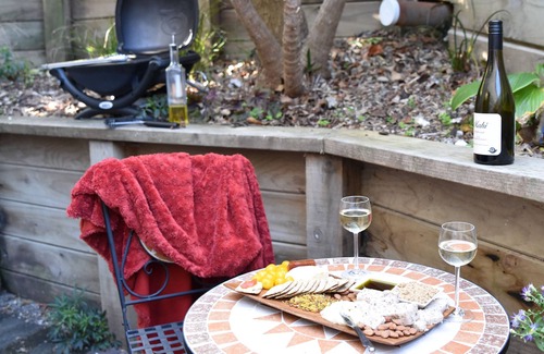 Lower Hutt Appartement | Days Bay Studio - Plage, brousse et intimité