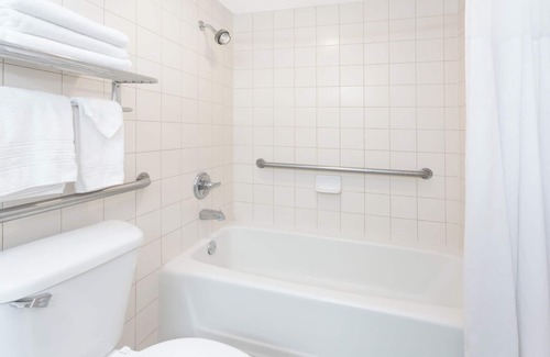 Adel Hôtel | Days Inn by Wyndham Adel I-75