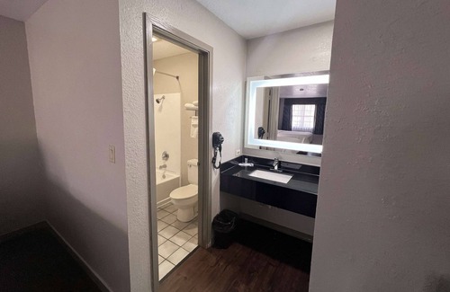 Canton Hôtel | Days Inn by Wyndham Canton