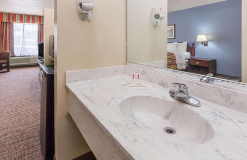 Rayne Hôtel | Days Inn by Wyndham Rayne